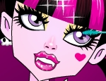 Play Free Draculaura's Sparkly Lipstick Makeup